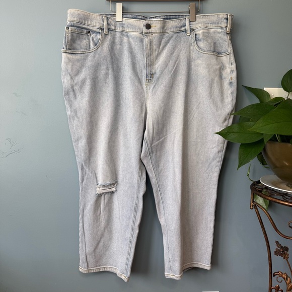 Lane Bryant Denim - Lane Bryant High Rise Straight Light Wash Flex Magic Waist Jeans Distressed. 28
